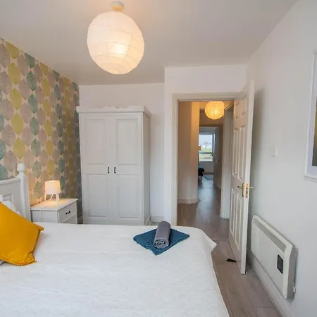 Apartment Centrally Located 2 Bedroom Beach - Views Of The Waves.