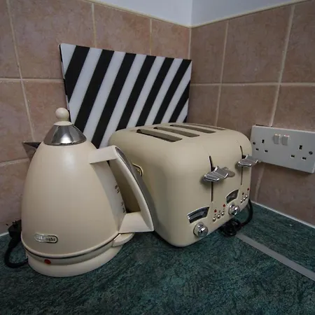 Centrally Located 2 Bedroom Beach - Views Of The Waves. Apartment Bundoran