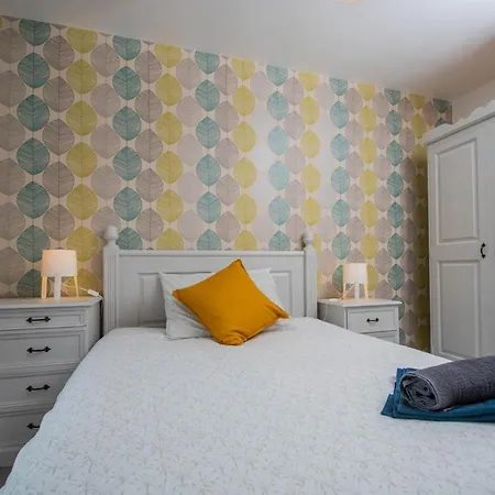 Apartment Centrally Located 2 Bedroom Beach - Views Of The Waves. Bundoran