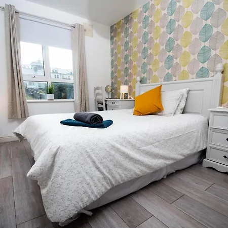 Centrally Located 2 Bedroom Beach - Views Of The Waves. Apartment Bundoran