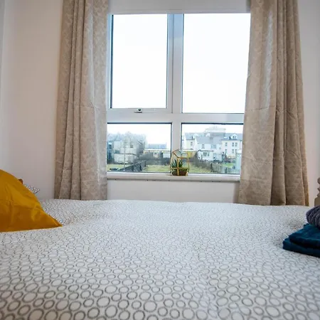 Centrally Located 2 Bedroom Beach - Views Of The Waves. * Bundoran